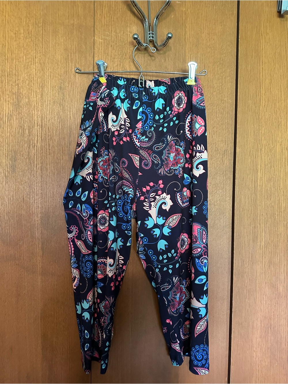 Women's Paisley Print Capris - Black with Teal & Pink